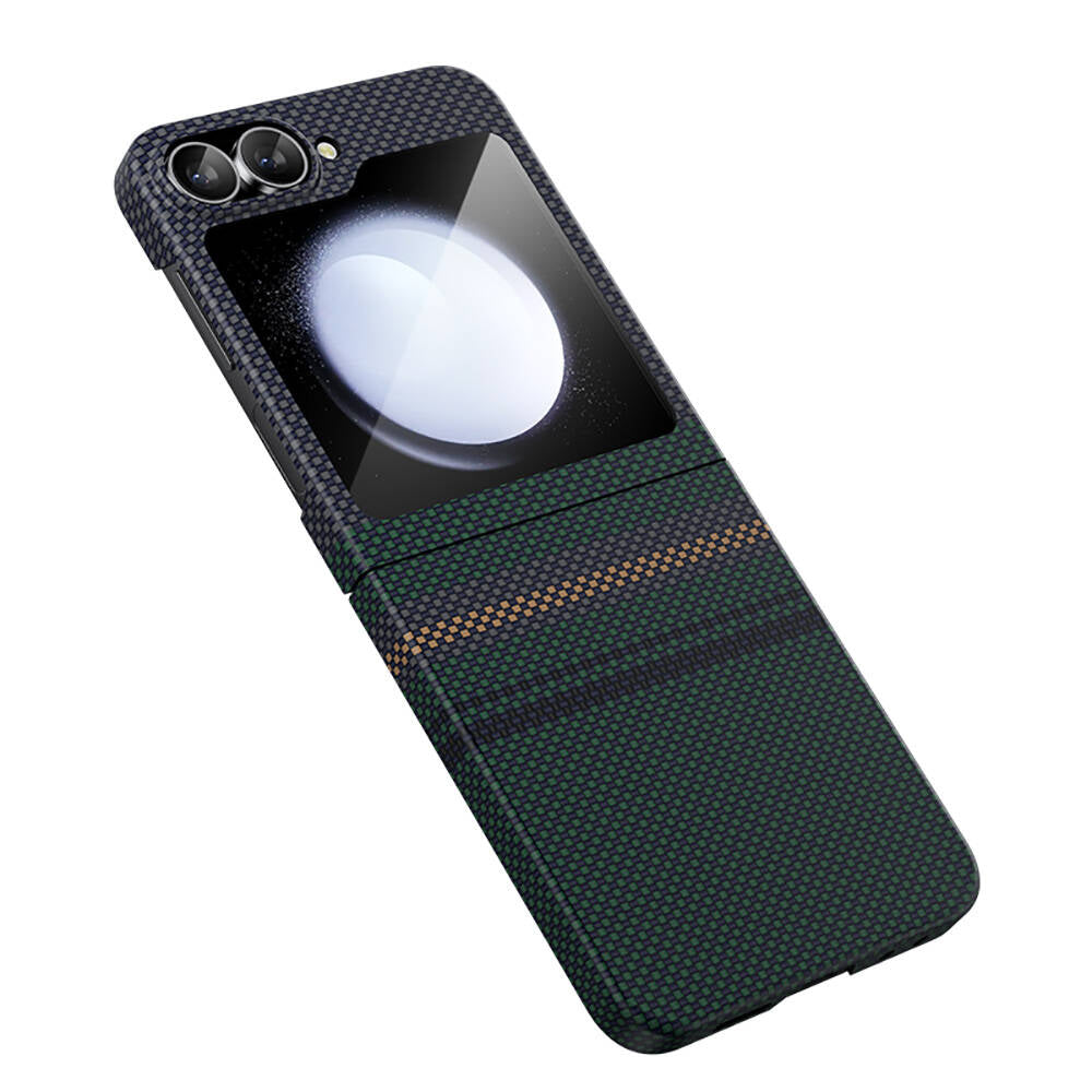 Benks Aurora ArmorAir Galaxy Z Flip 6 Karbon Fiber Tasarımlı Kevlar Kılıf Benks Aurora ArmorAir Galaxy Z Flip 6 Karbon Fiber Tasarımlı Kevlar Kılıf